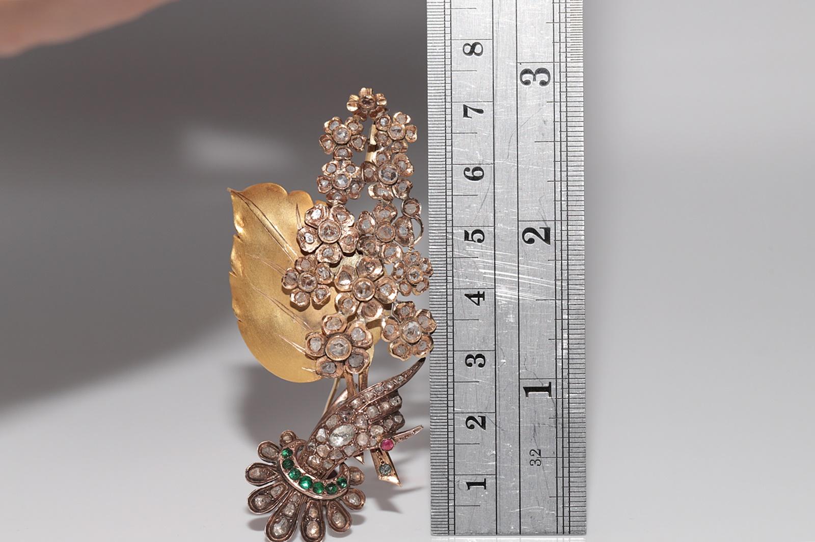 Antique Circa 1900s 14K And 8K Gold Natural Rose Cut Diamond And Emerald Brooch For Sale 9
