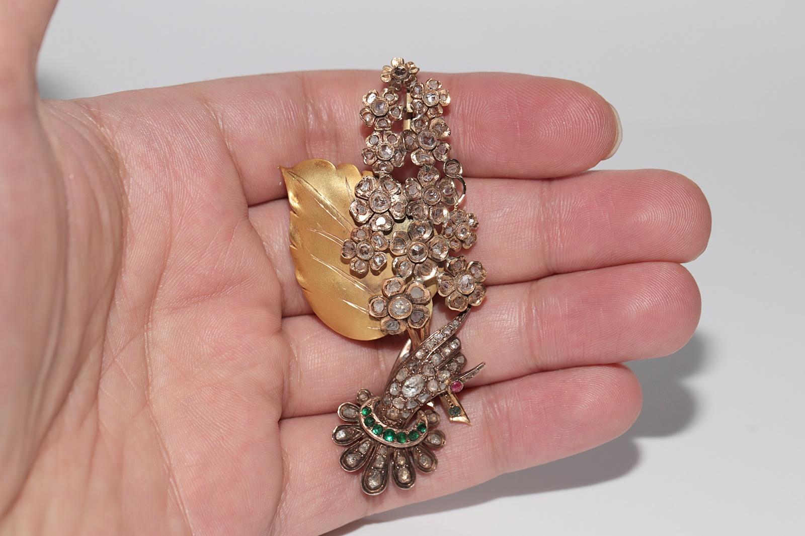 Antiguo broche de esmeraldas y diamantes naturales talla rosa de oro de 14 y 8 quilates de la década de 1900 Corte rosa en venta