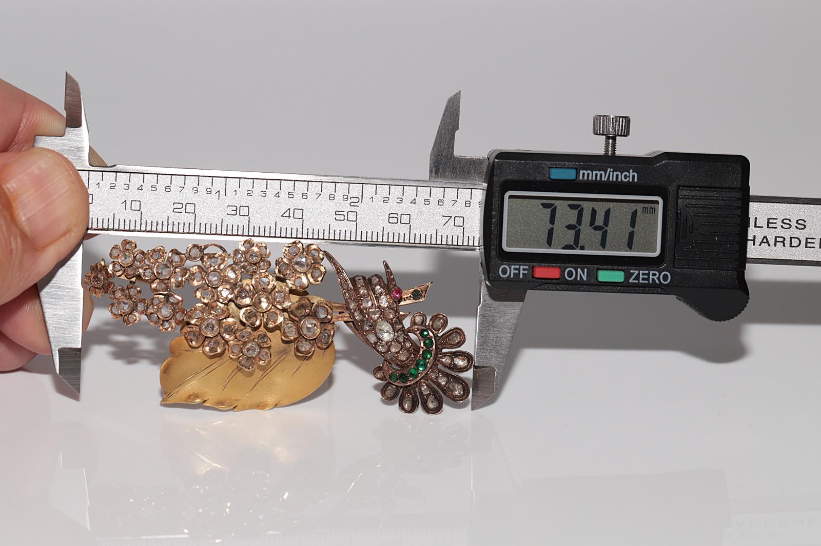 Antique Circa 1900s 14K And 8K Gold Natural Rose Cut Diamond And Emerald Brooch For Sale 3