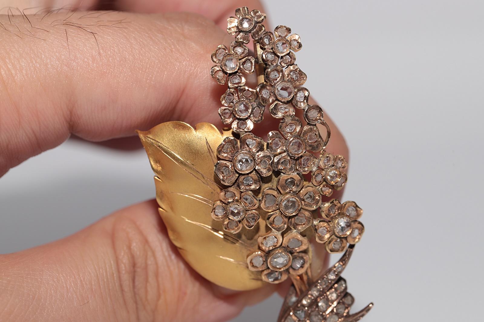 Antique Circa 1900s 14K And 8K Gold Natural Rose Cut Diamond And Emerald Brooch For Sale 4