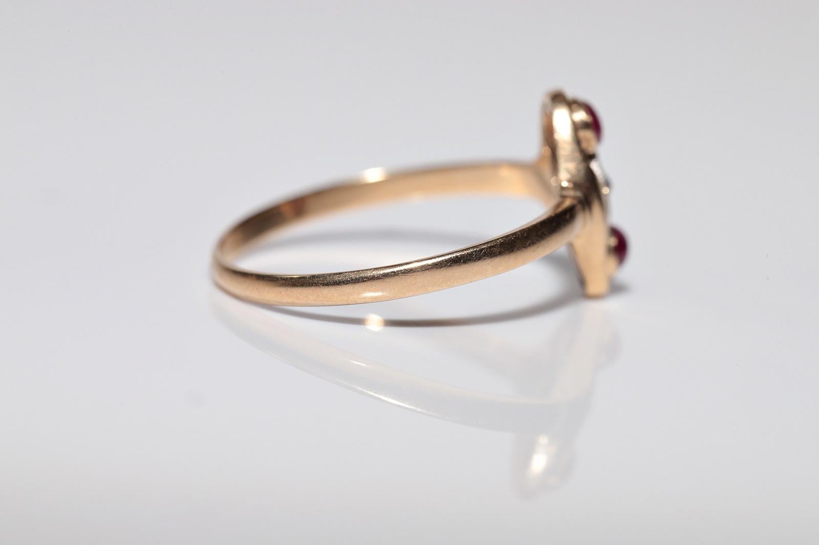 Bague ancienne datant des années 1900, en or 14 carats, diamant naturel et rubis taille cabochon en vente 4