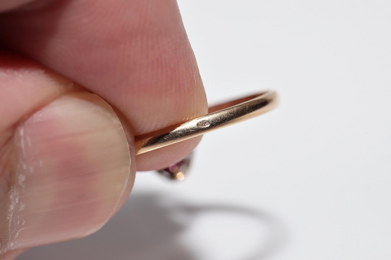 Bague ancienne datant des années 1900, en or 14 carats, diamant naturel et rubis taille cabochon en vente 9