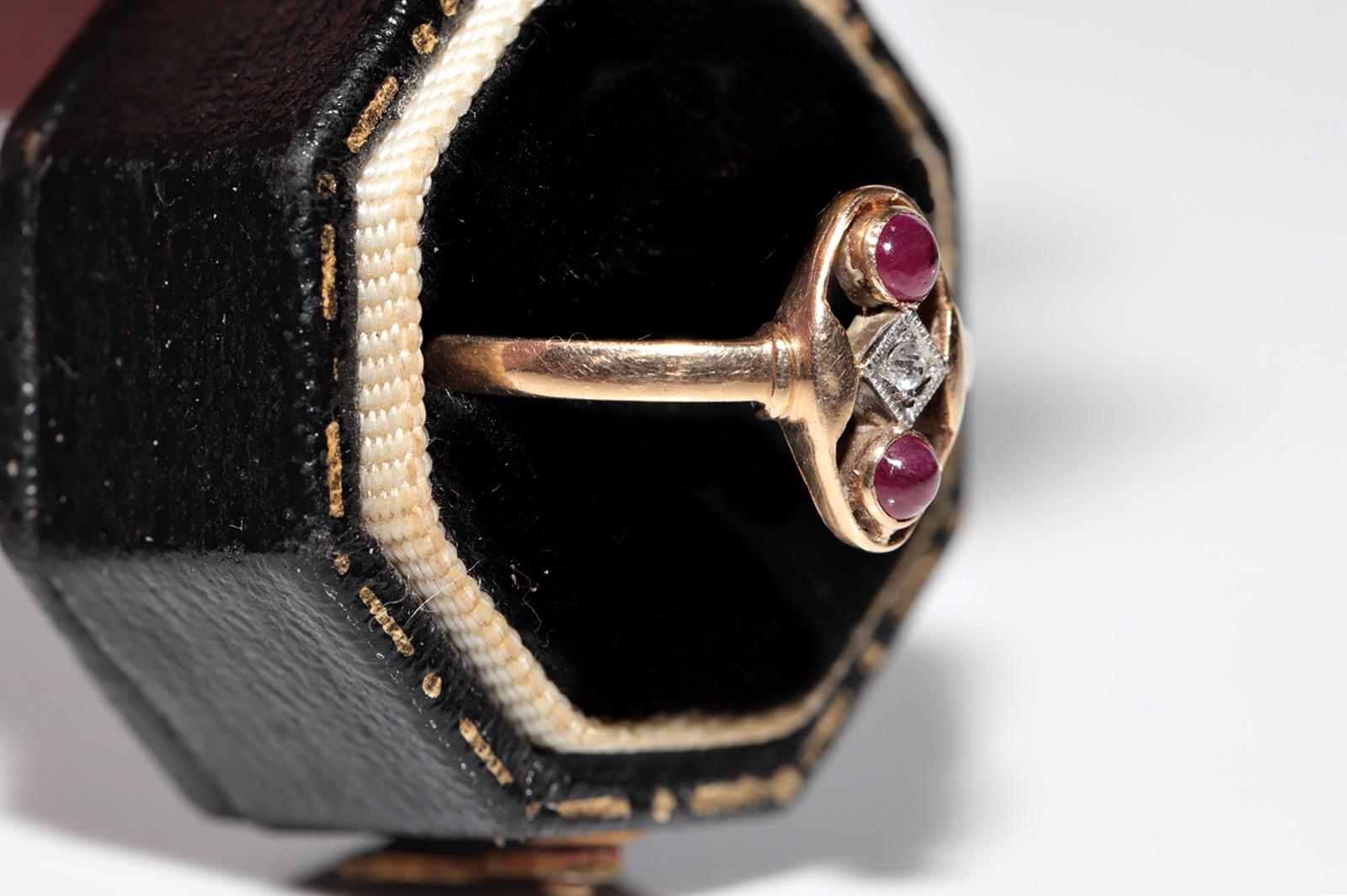 Bague ancienne datant des années 1900, en or 14 carats, diamant naturel et rubis taille cabochon en vente 1