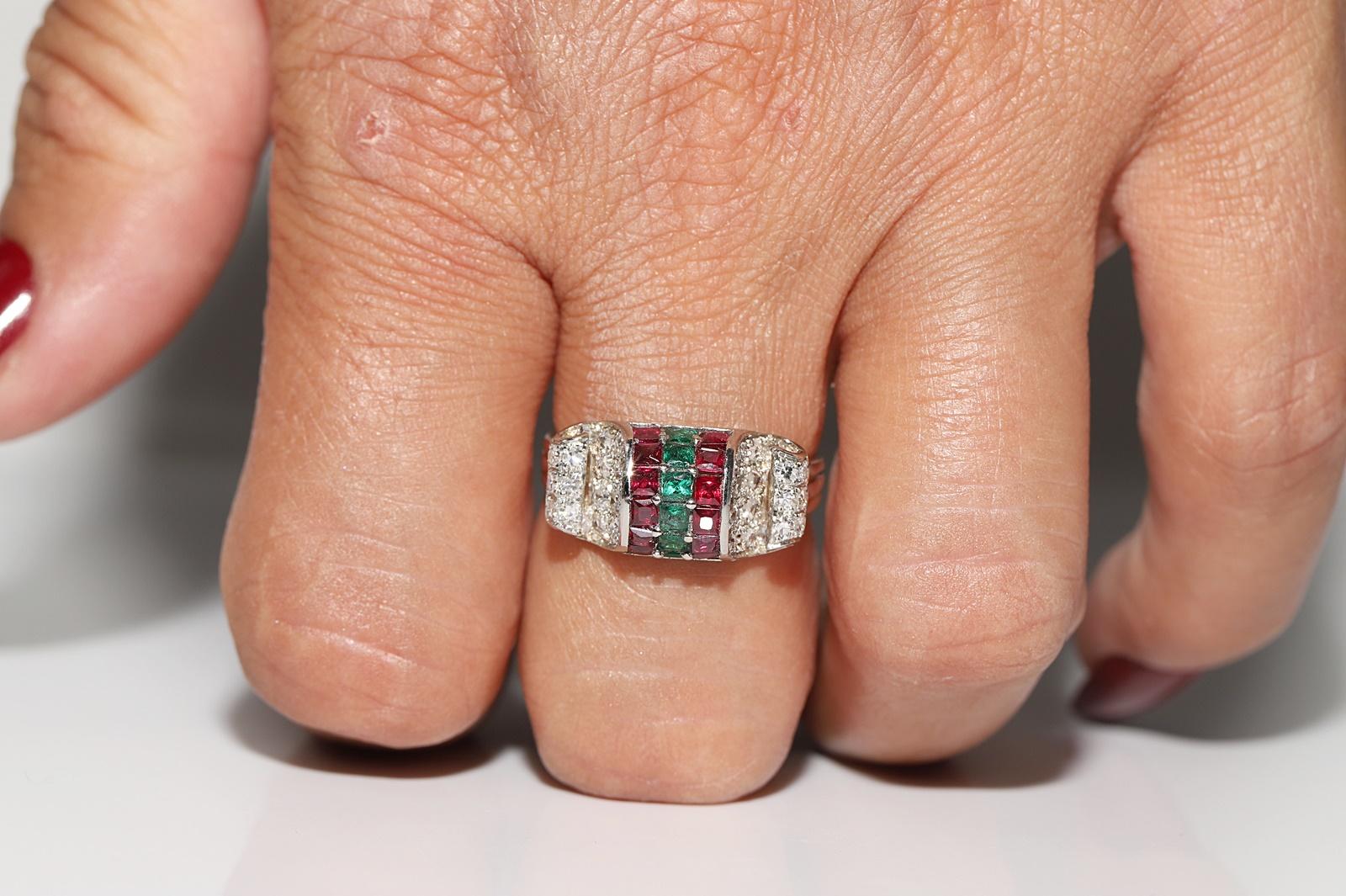 Bague ancienne datant des années 1900 en or 14 carats, diamant naturel et émeraude de taille calibrée Bon état - En vente à Fatih/İstanbul, 34