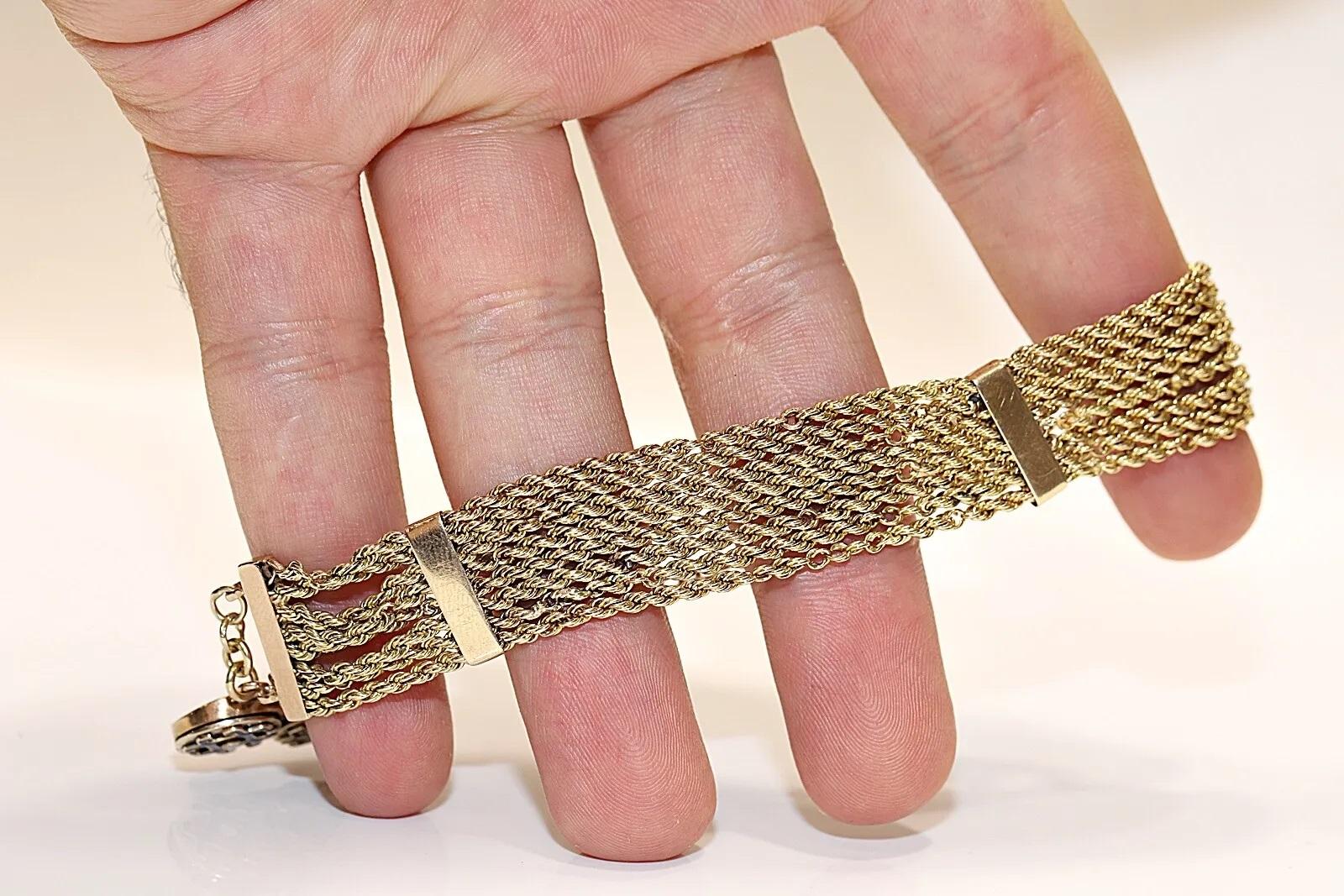 En très bon état.
Le poids total est de 24,5 grammes.
Totally est un diamant  0,07 carat.
Le diamant est de couleur H et de pureté vs-s1.
La longueur totale du bracelet est de 16 cm.
Testé à l'acide pour vérifier qu'il s'agit bien d'or véritable