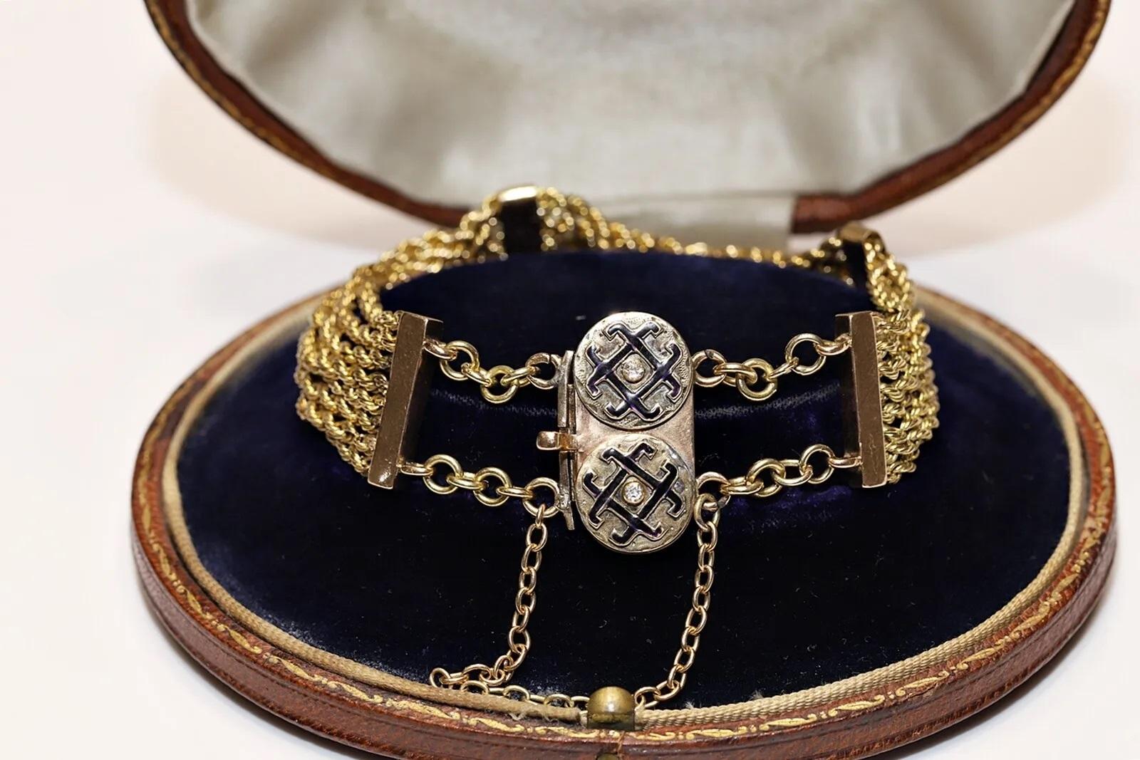 Bracelet ancien des années 1900 en or 14 carats décoré de diamants naturels et d'émail en vente 3