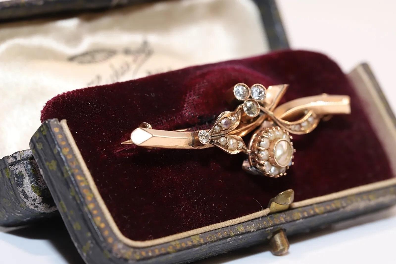 Late Victorian Antique Circa 1900s 14k Gold Natural Diamond And Pearl Decorated Brooch For Sale