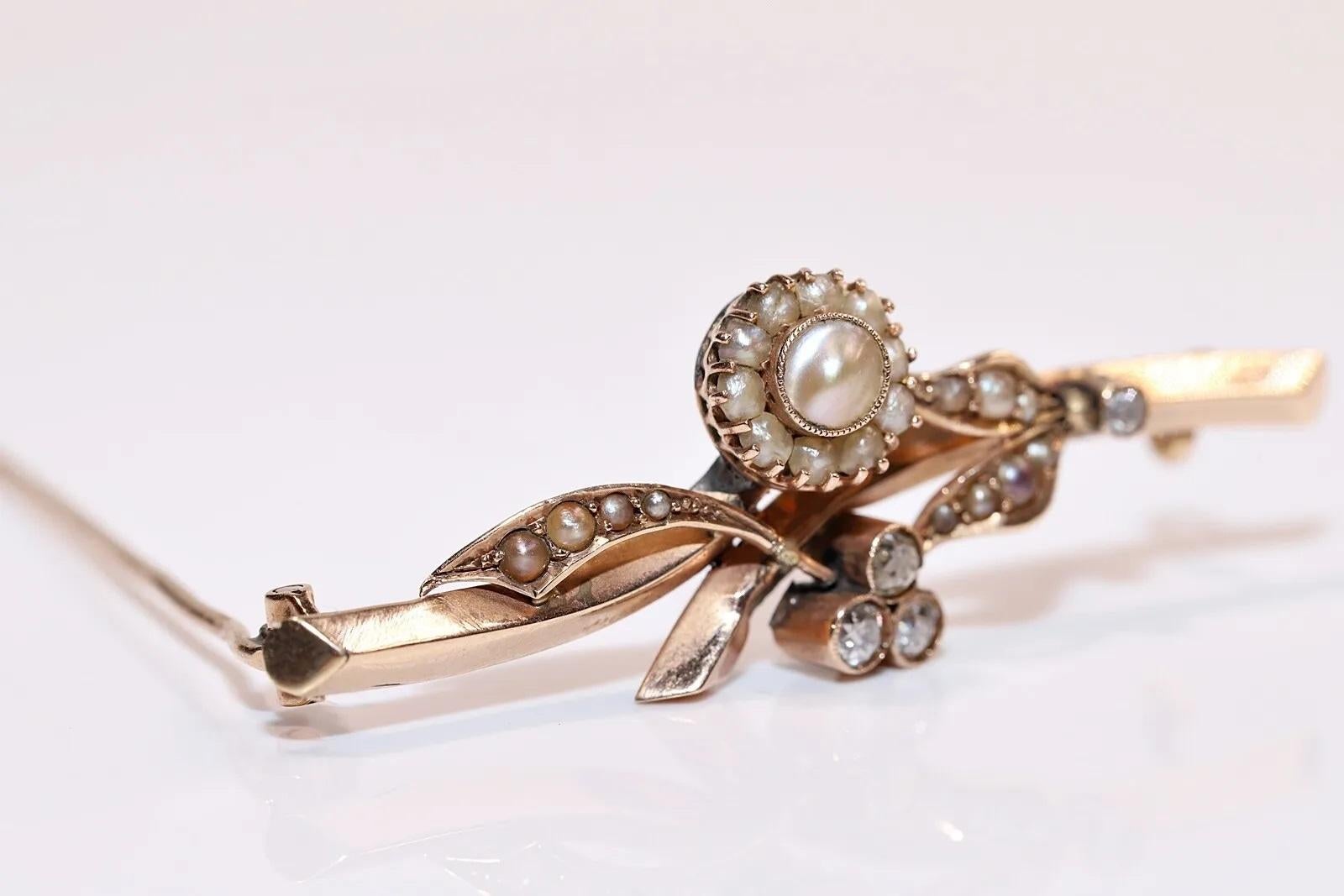 Women's Antique Circa 1900s 14k Gold Natural Diamond And Pearl Decorated Brooch For Sale