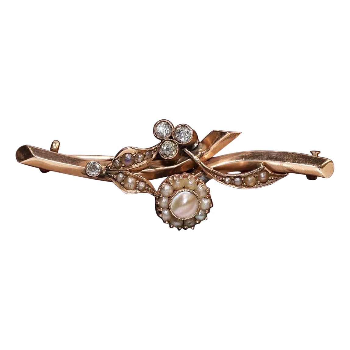 Broche ancienne des années 1900 en or 14 carats décorée de diamants naturels et de perles