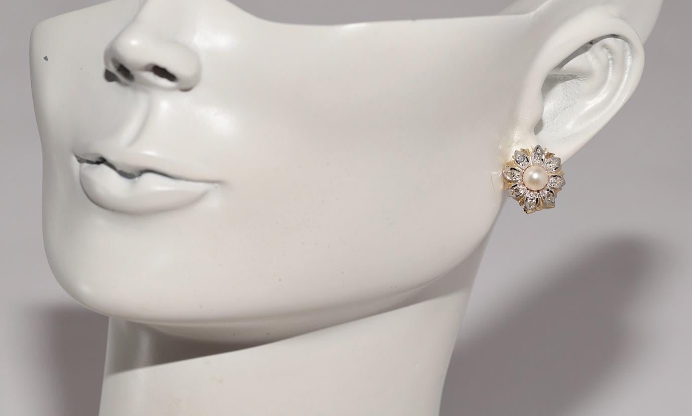 Boucles d'oreilles anciennes des années 1900 en or 14 carats décorées de diamants naturels et de perles en vente 8