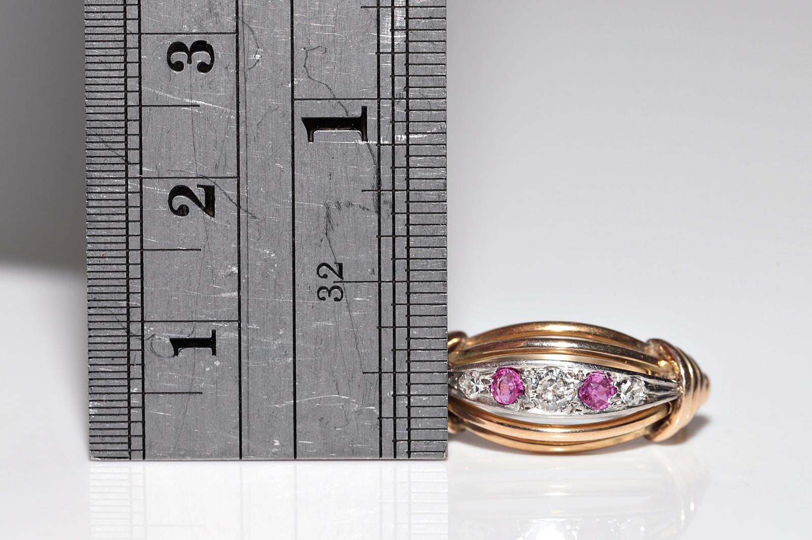 Bague ancienne des années 1900 en or 14 carats décorée de diamants naturels et de rubis en vente 3