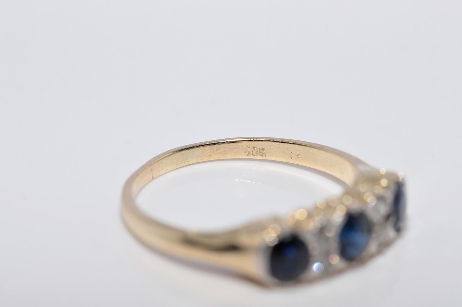 Bague ancienne en or 14k Circa 1900 ornée de diamants naturels et de saphirs en vente 4