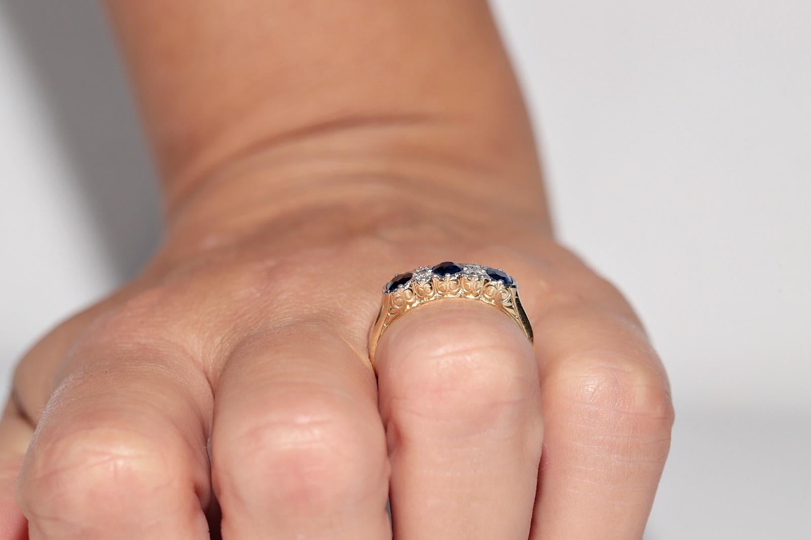 Bague ancienne en or 14k Circa 1900 ornée de diamants naturels et de saphirs en vente 11
