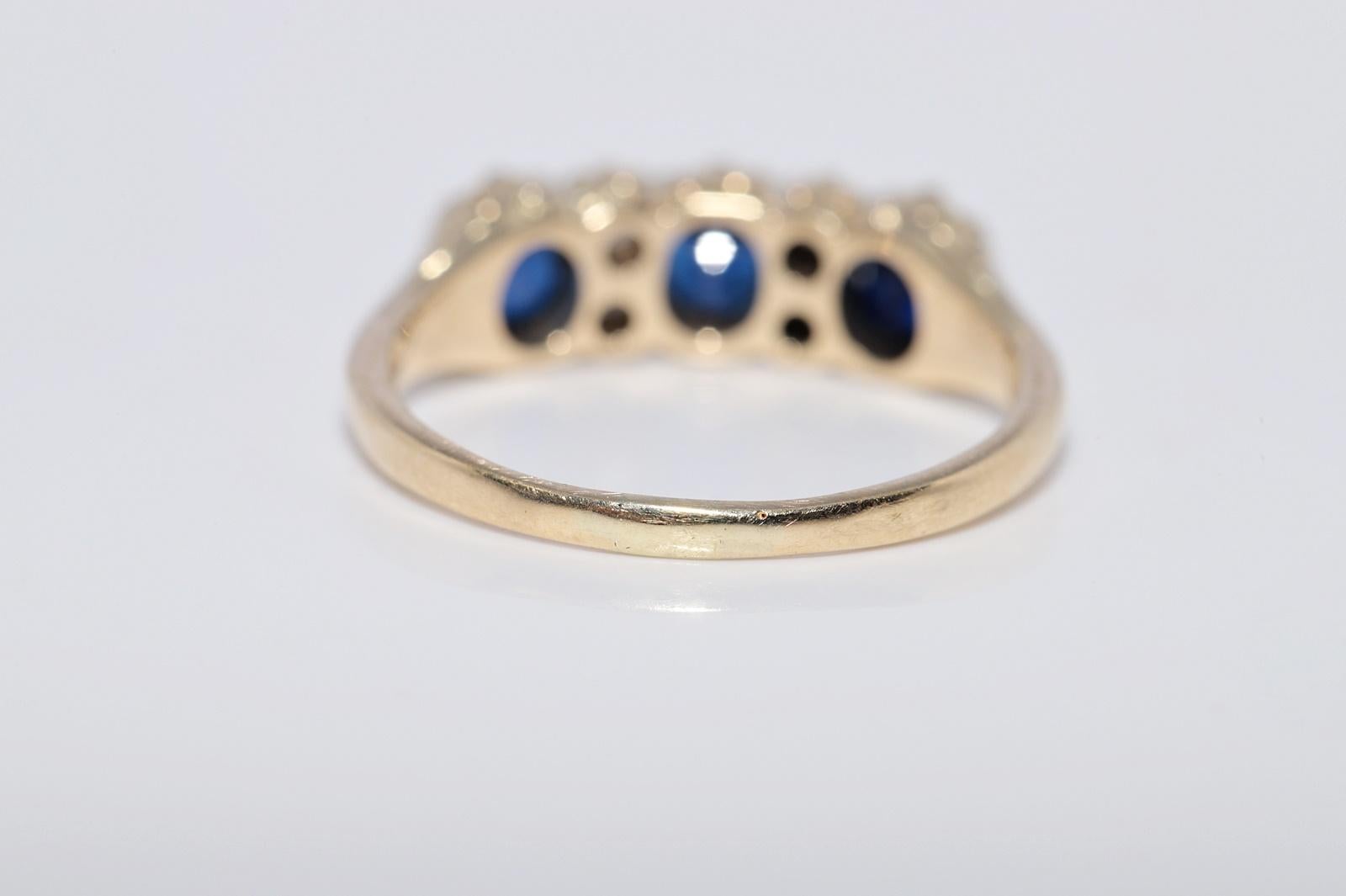Bague ancienne en or 14k Circa 1900 ornée de diamants naturels et de saphirs en vente 3