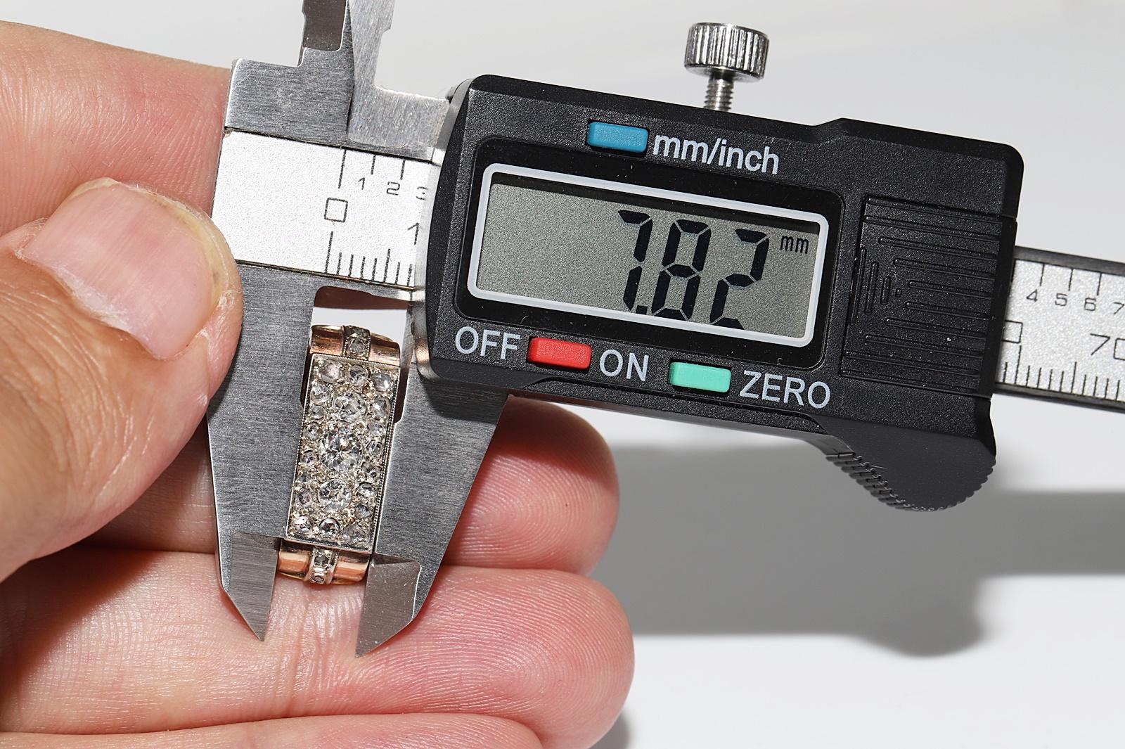 Jolie bague ancienne des années 1900 en or 14 carats décorée de diamants naturels en vente 9