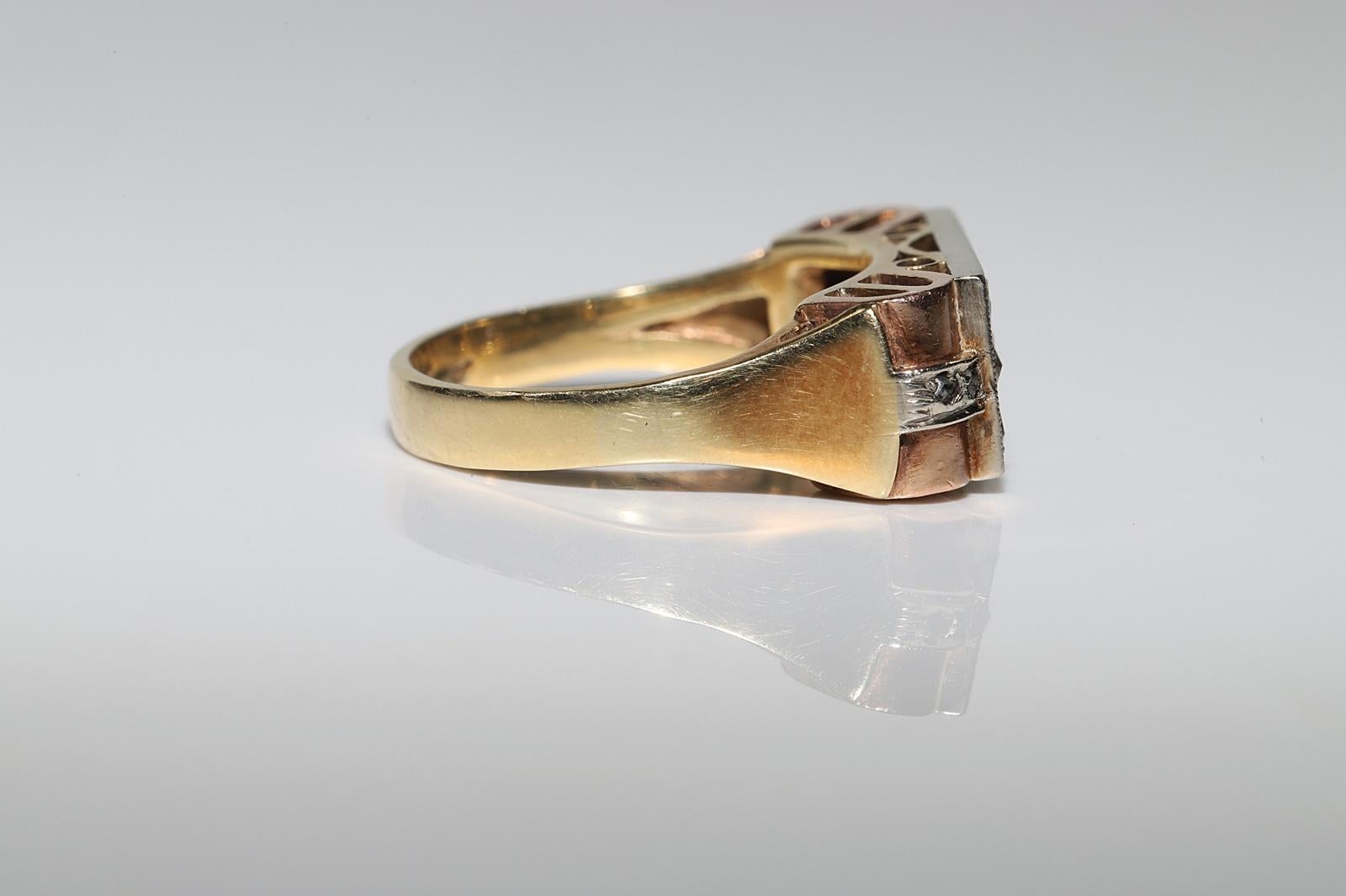 Jolie bague ancienne des années 1900 en or 14 carats décorée de diamants naturels en vente 3