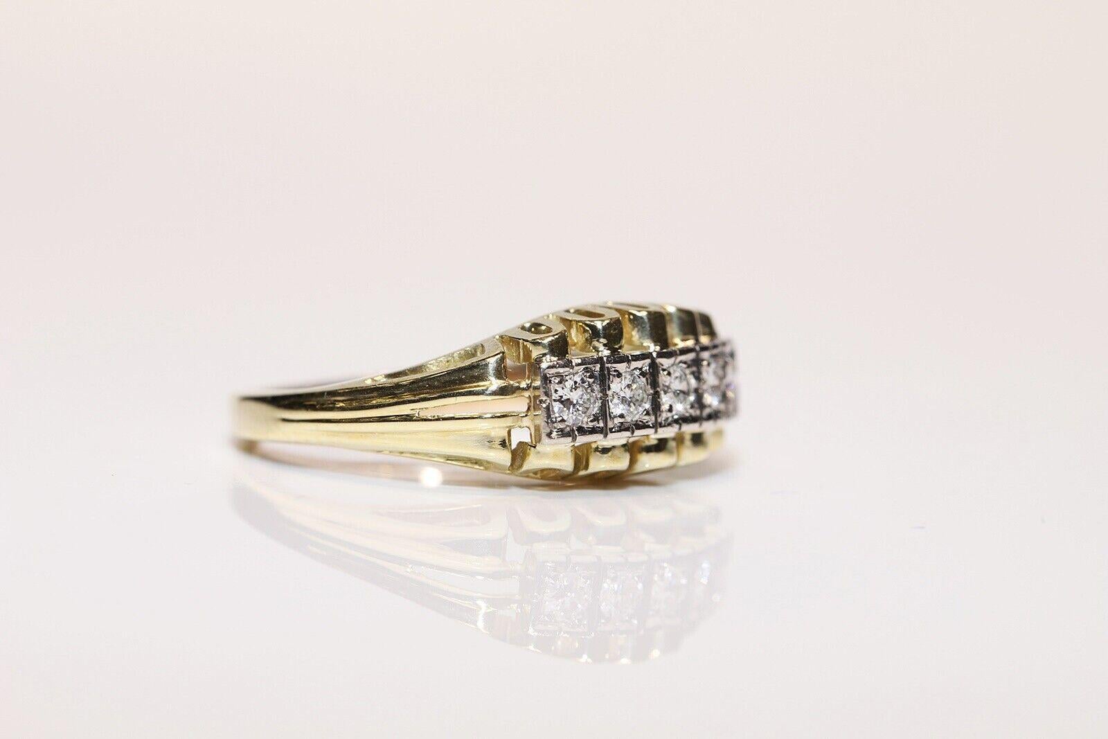 En très bon état.
Le poids total est de 3.9 grammes.
Le diamant est d'environ 0,30 carat.
Le diamant est a  Couleur F-G et clarté vs-vvs.
La taille de la bague est US 6.1 
Nous pouvons fabriquer n'importe quelle taille.
Testé à l'acide pour vérifier