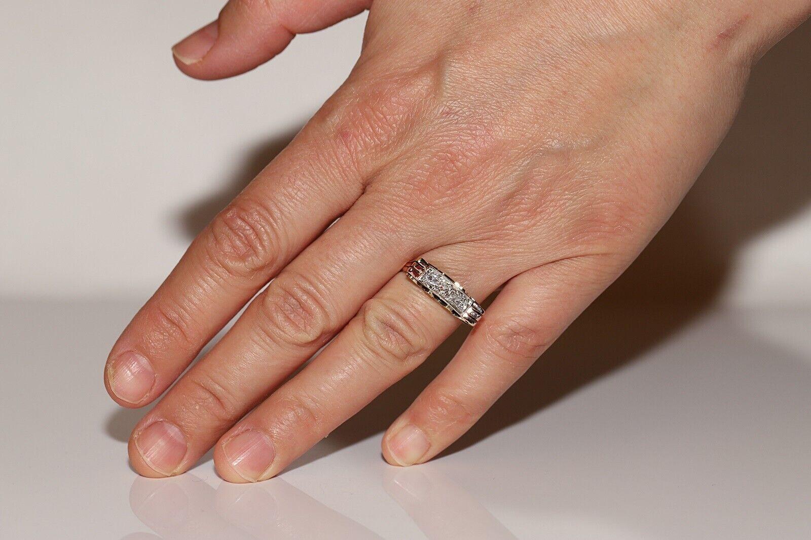 Bague ancienne des années 1900 en or 14 carats décorée de diamants naturels en vente 3