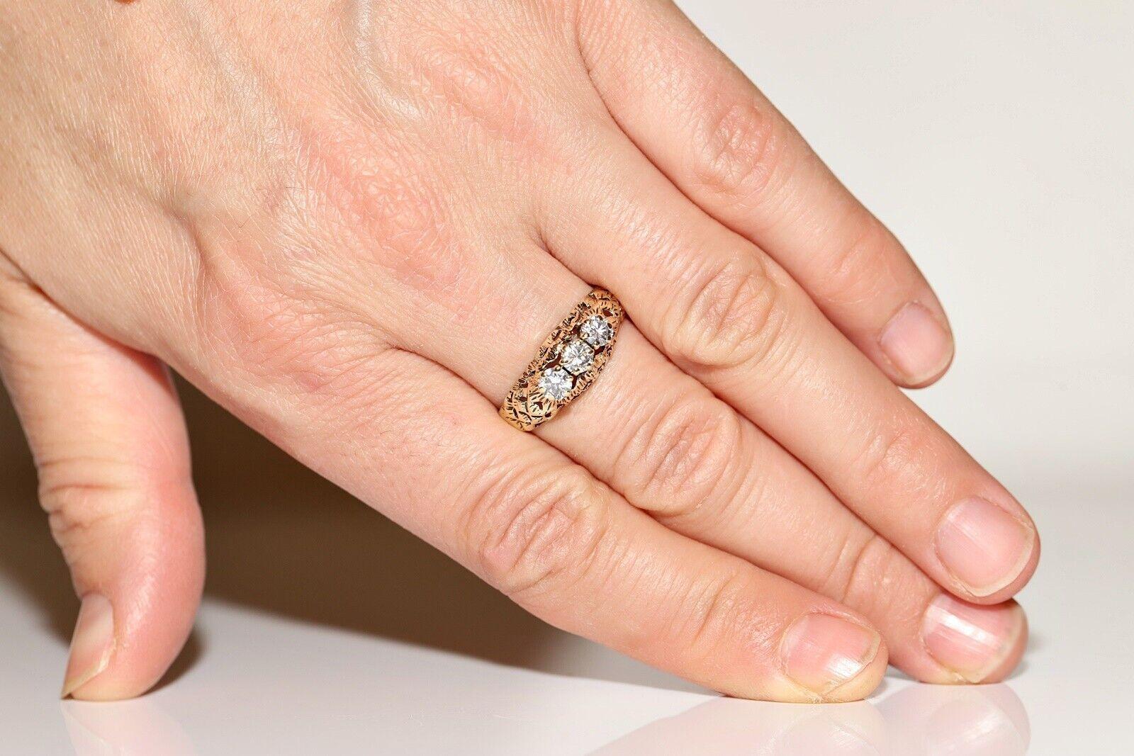Bague ancienne des années 1900 en or 14 carats décorée de diamants naturels en vente 3