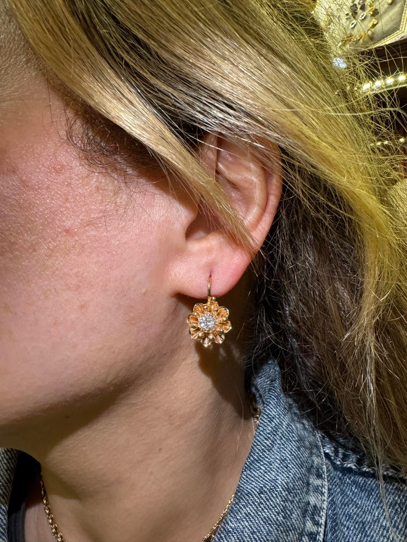 Antiker Solitär-Ohrring, um 1900er Jahre, 14k Gold, natürlicher Diamant im Altschliff, dekoriert 10