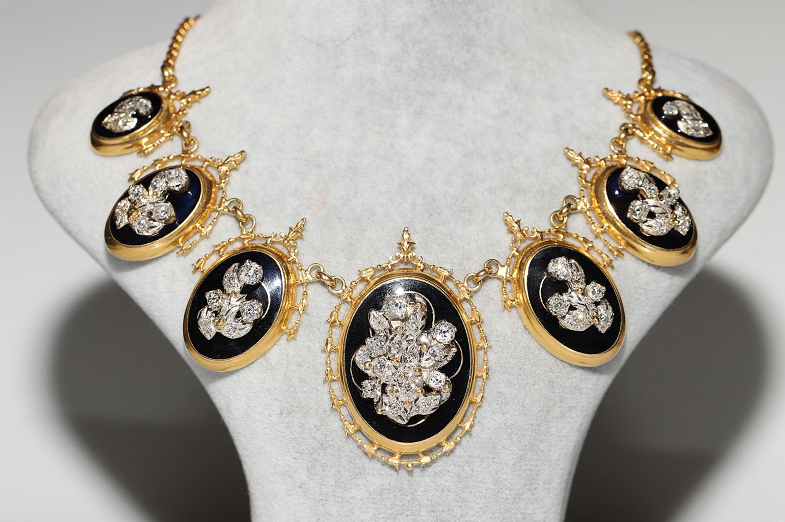 En très bon état.
Le poids total est de 50.6 grammes.
La valeur totale du diamant est de 5,25 ct.
Le diamant est de couleur G-H et de pureté vvs-vs.
La longueur totale est de 46 cm.
Testé à l'acide pour vérifier qu'il s'agit bien d'or véritable