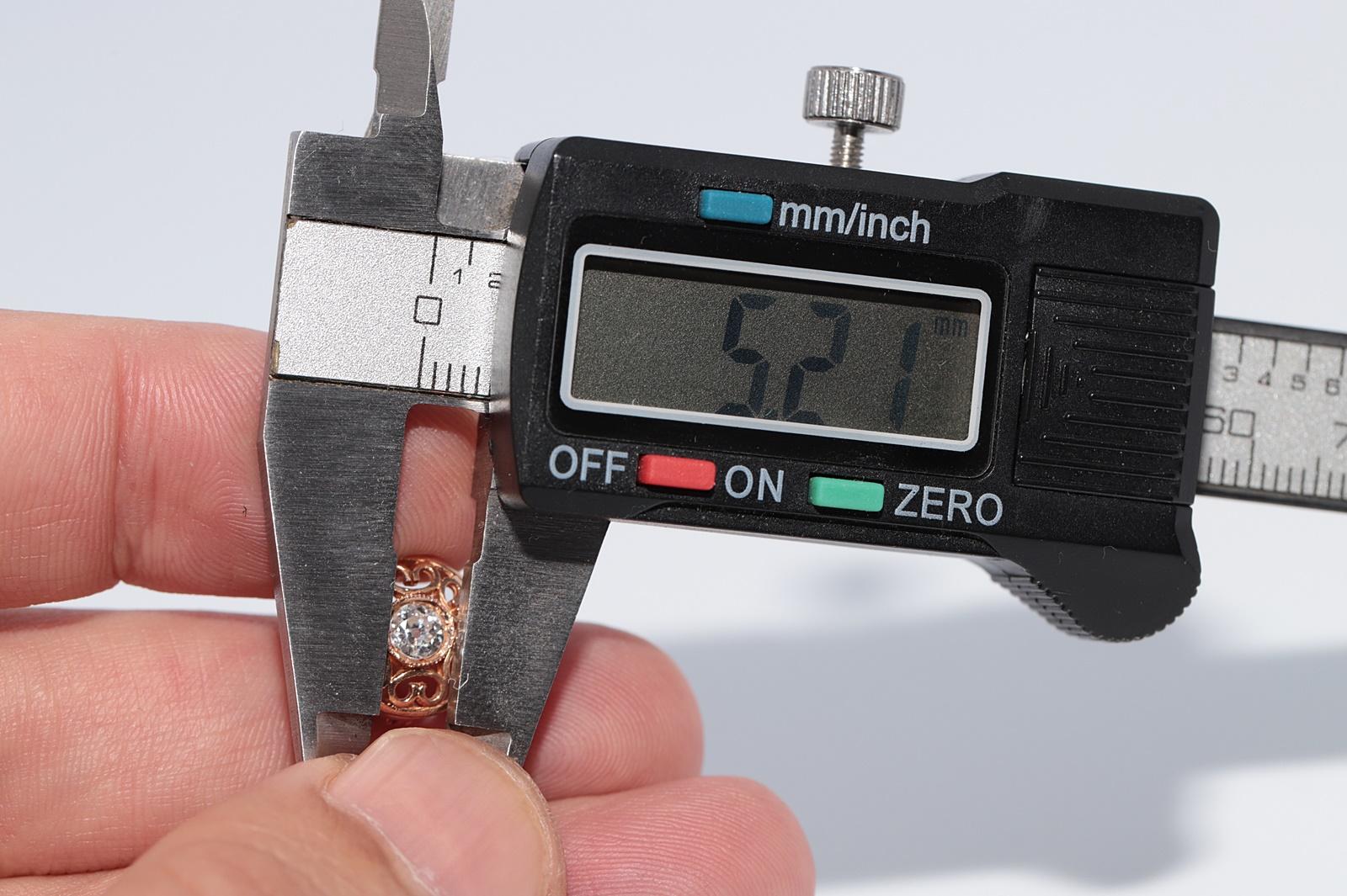 Antike CIRCA 1900s 14k Gold natürlichen Altschliff Diamant Solitär Ohrring im Angebot 7