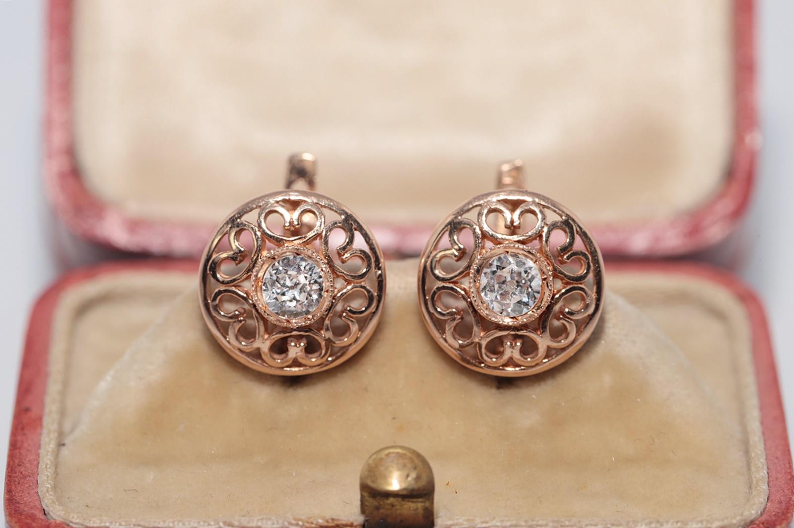 
In sehr gutem Zustand.
Das Gesamtgewicht beträgt 3.1 Gramm.
Insgesamt ist Diamant 0,80 ct.
Der Diamant hat die Farbe G-H und die Reinheit vs1-s1.
Die Schachtel ist nicht enthalten.
Bitte kontaktieren Sie uns bei Fragen.