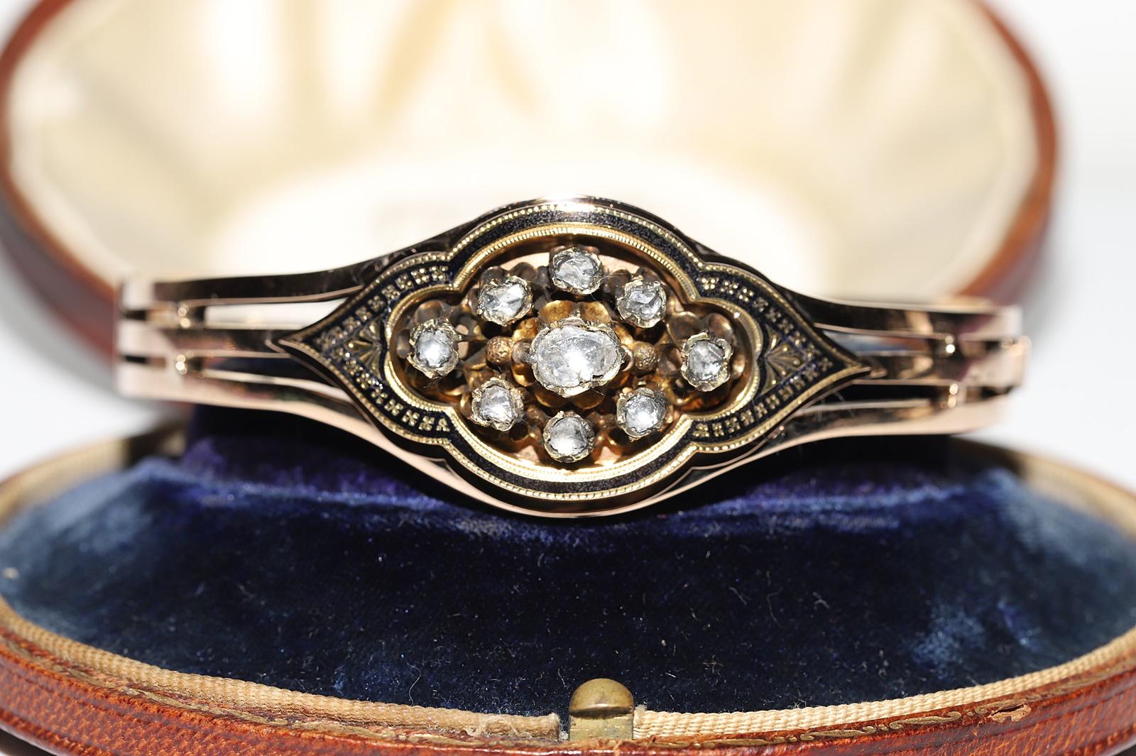 En très bon état.
Le poids total est de 31 grammes.
Le diamant est d'environ 1 ct.
Testé à l'acide pour vérifier qu'il s'agit bien d'or véritable 14k.
La boîte n'est pas incluse.
N'hésitez pas à nous contacter pour toute question.