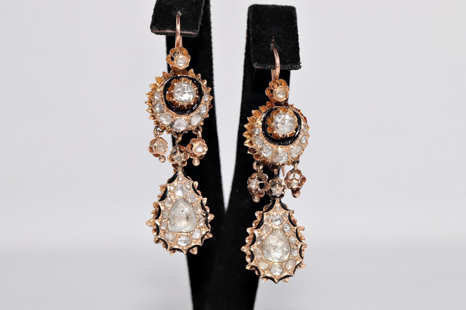 In sehr gutem Zustand.
Das Gesamtgewicht beträgt 14,9 Gramm.
Insgesamt ist Diamant etwa 2.50 ct.
Der Diamant hat im Allgemeinen die Farbe H-I-J-K-hellbraun und die Reinheit s1-s2-s3-Pique 1-2.
Die Schachtel ist nicht enthalten.
Bitte kontaktieren