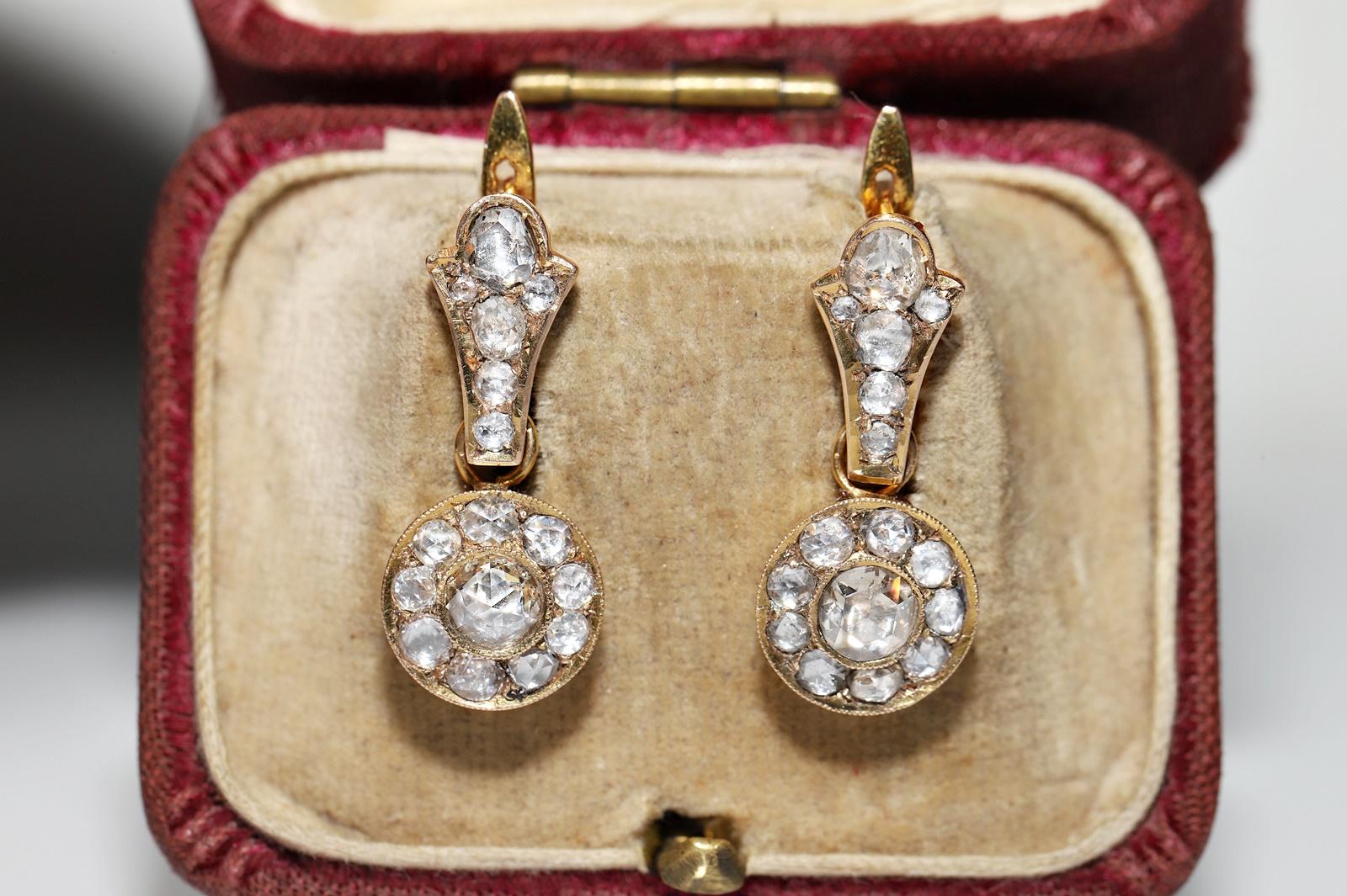 In sehr gutem Zustand.
Das Gesamtgewicht beträgt 6 Gramm.
Insgesamt ist Diamant 2,09 ct.
Der Diamant hat die Farbe H-I-J und die Reinheit vs-s1-s2-s3.
Säure getestet, um 14k echtes Gold zu sein.
Die Box ist nicht enthalten.
Bitte kontaktieren Sie