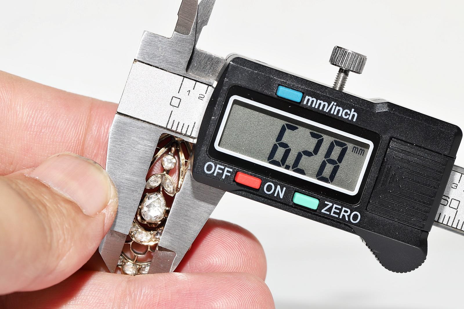 Collier pendentif ancien des années 1900 en or 14 carats décoré de diamants naturels taille rose en vente 6