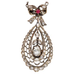 Antiguo Circa 1900s 14k Gold Natural Rose Cut Diamond Decorated Pendant Necklace