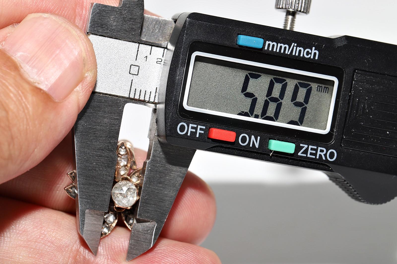 Bague ancienne des années 1900 en or 14 carats décorée de diamants naturels taille rose en vente 2