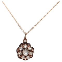 Antiguo Circa 1900s 14k Gold Natural Rose Cut Diamond Enamel Pendant Necklace