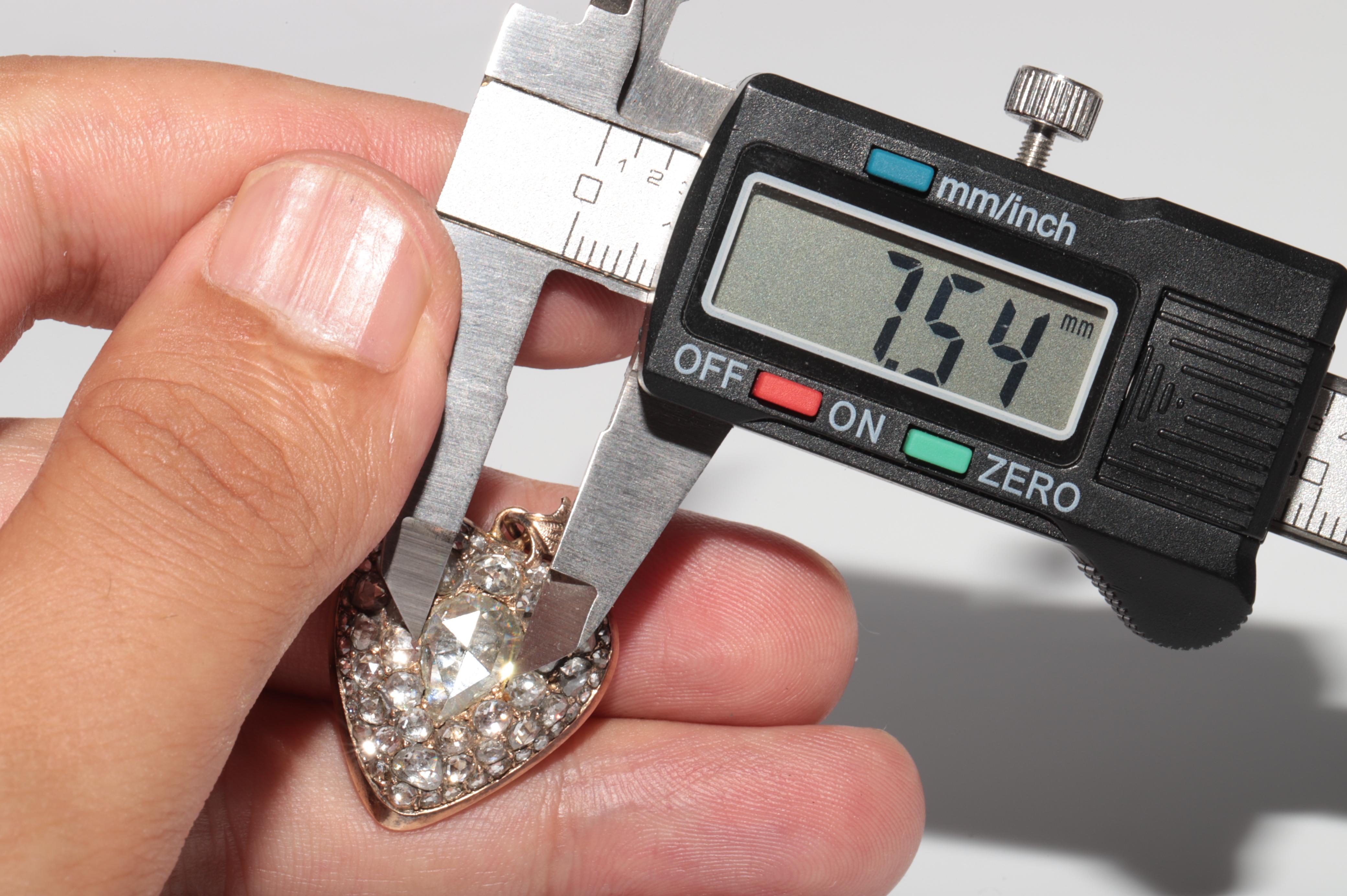 Collier pendentif cœur ancien des années 1900 en or 14 carats avec diamants naturels taille rose en vente 8