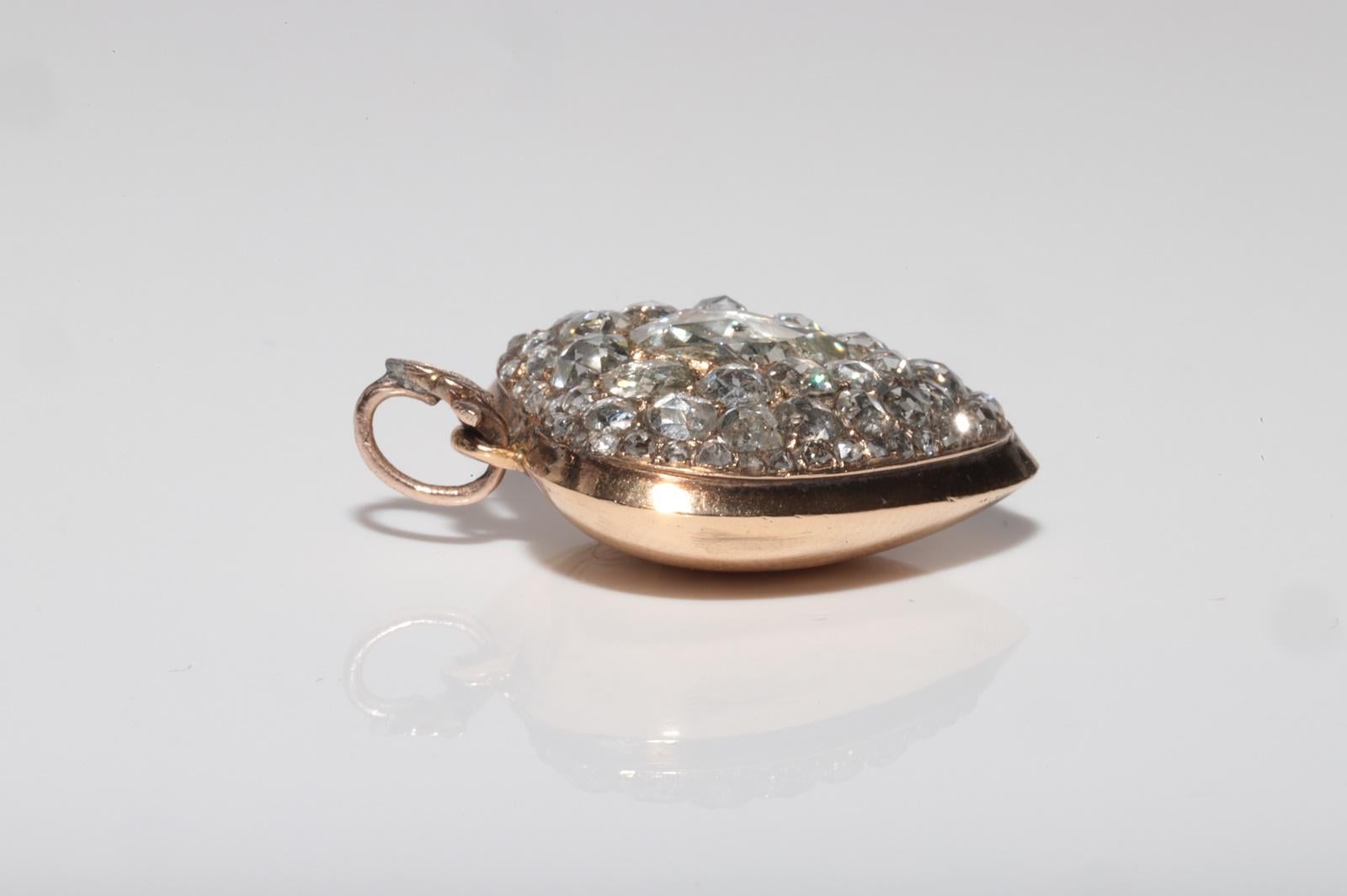 Taille rose Collier pendentif cœur ancien des ann�ées 1900 en or 14 carats avec diamants naturels taille rose en vente