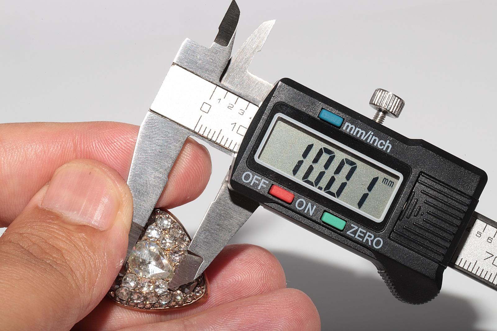 Collier pendentif cœur ancien des années 1900 en or 14 carats avec diamants naturels taille rose en vente 1