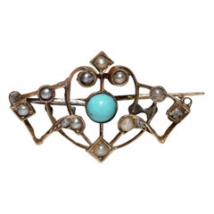 Antike, um 1900, 14 Karat Gold, natürlicher Türkis und Perle, verzierte Brosche
