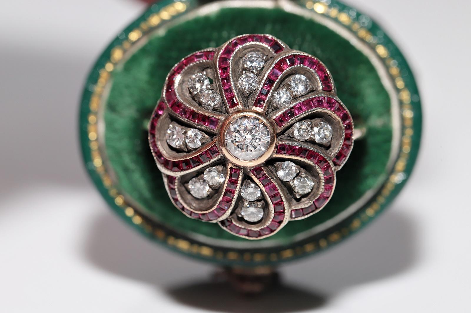 In sehr gutem Zustand.
Das Gesamtgewicht beträgt 4.8 Gramm.
Insgesamt ist der Diamant 1 ct.
Der Diamant hat die Farbe G-H und die Reinheit vs-s1.
Insgesamt ist Rubin 0,70 ct.
Ringgröße ist US 6.5 
Wir können jede Größe herstellen.
Die Box ist nicht