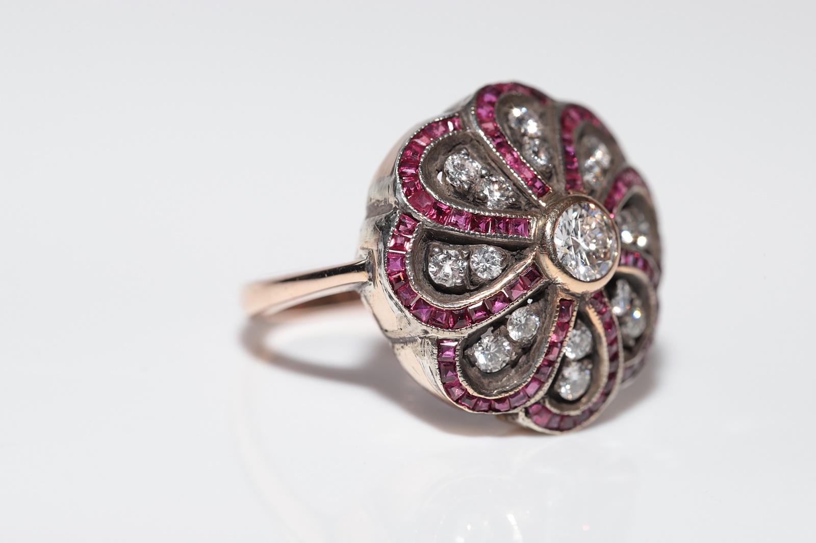 Taglio brillante Anello antico del 1900 circa in oro 14k e argento con diamanti naturali e rubini calibrati in vendita