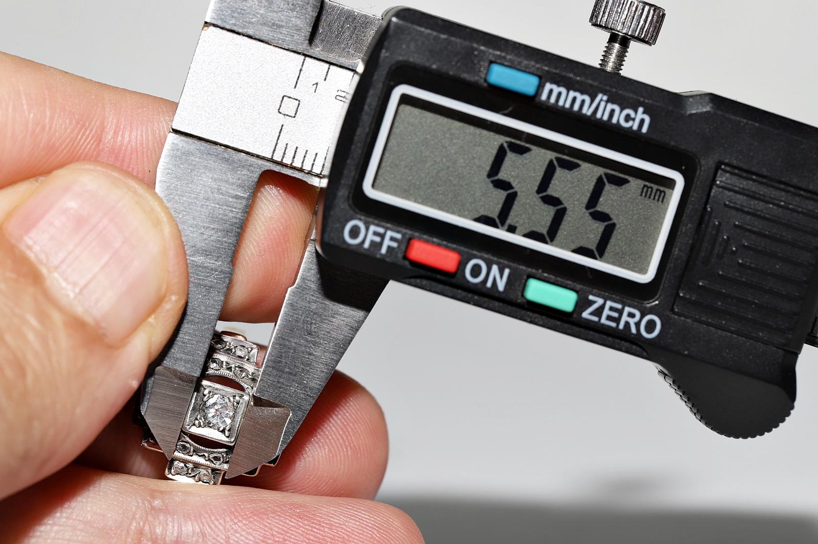 Bague ancienne datant des années 1900, or 14 carats, argent et diamants naturels décorés en vente 6