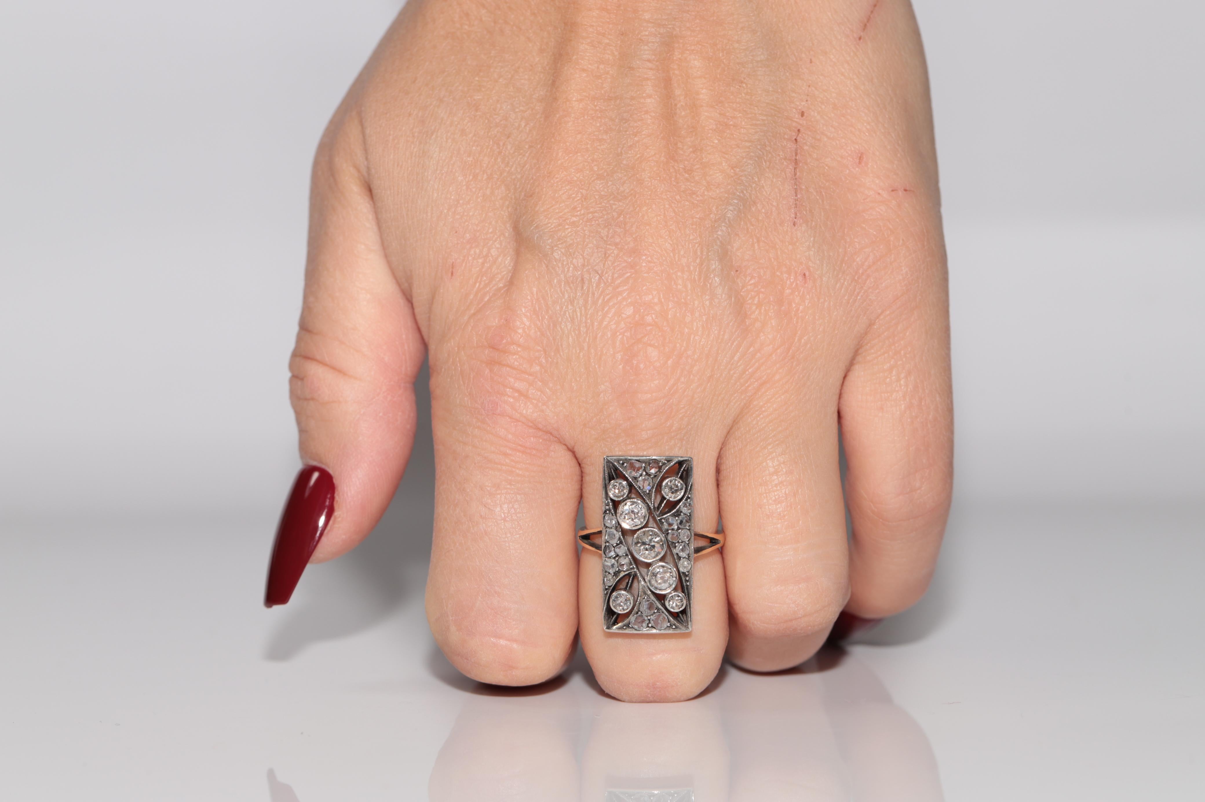Antique Circa 1900s 14k Gold Top Silver Natural Diamond Rectangle Style Ring en vente 7