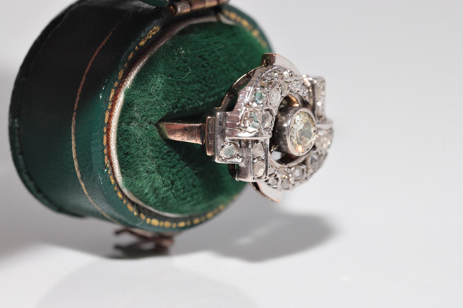 Taille rose Antique Circa 1900s 14k Gold Top Silver Natural Diamond Wind Rose Design Ring en vente
