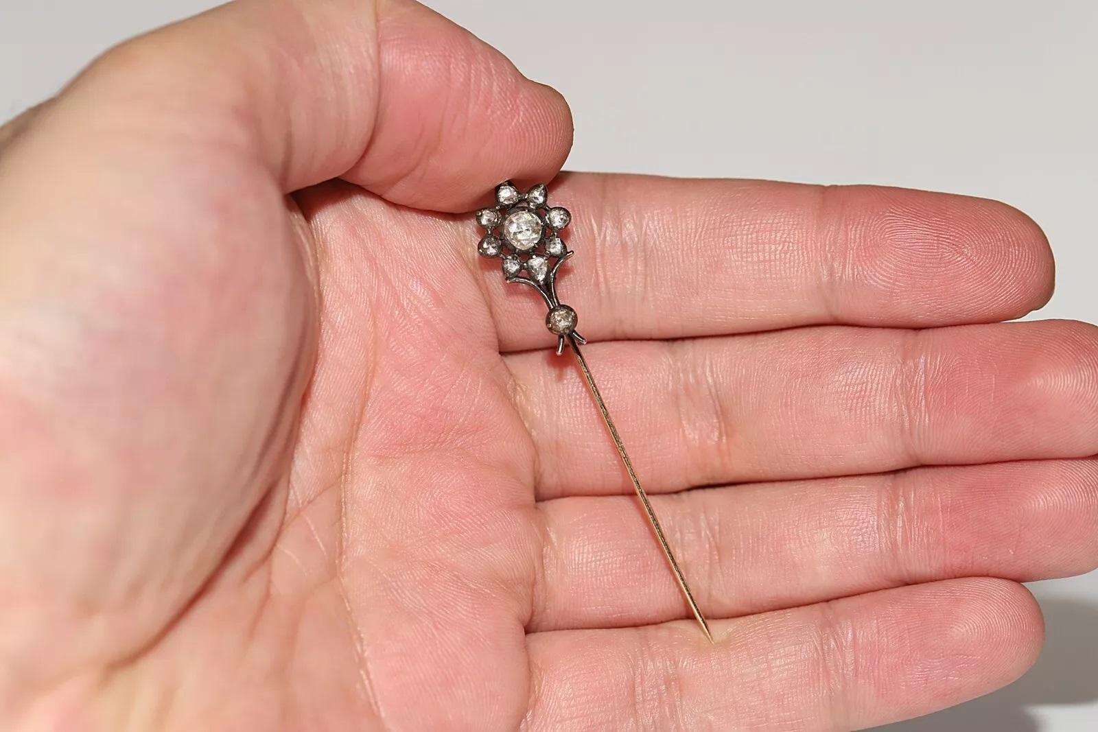 Antique Circa 1900s 14k Gold Top Silver Natural Rose Cut Diamond Brooch For Sale 3