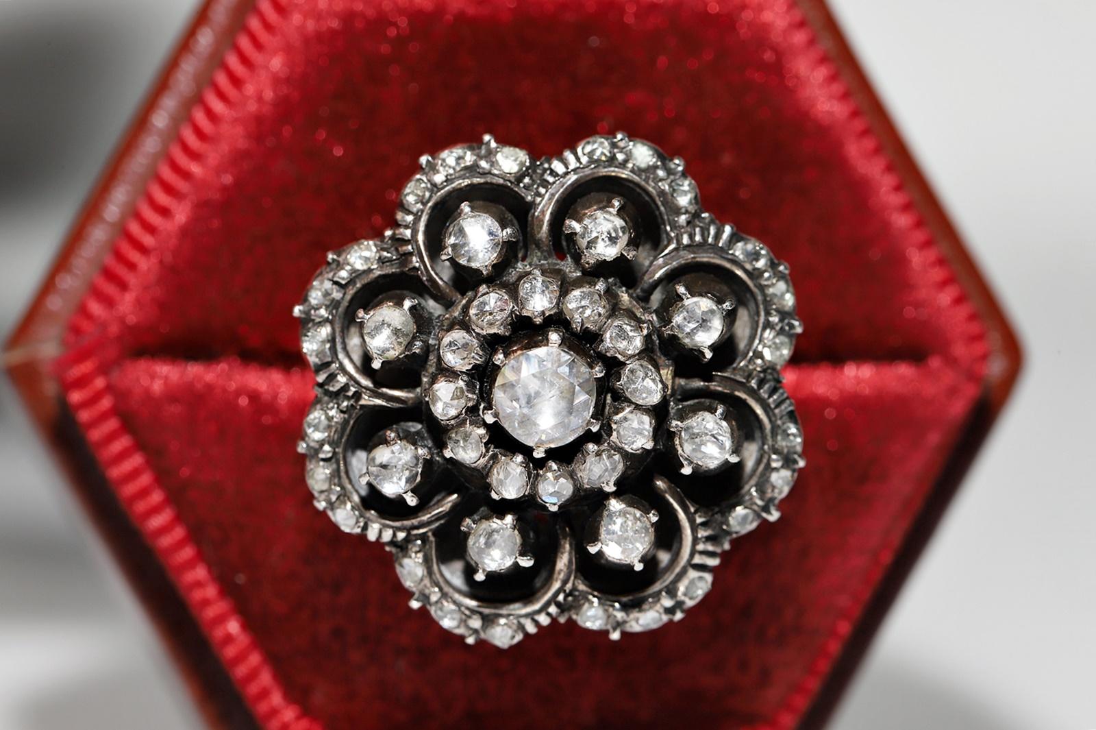 Bague cocktail ancienne datant des années 1900, or 14 carats, argent et diamants naturels taille rose en vente 1
