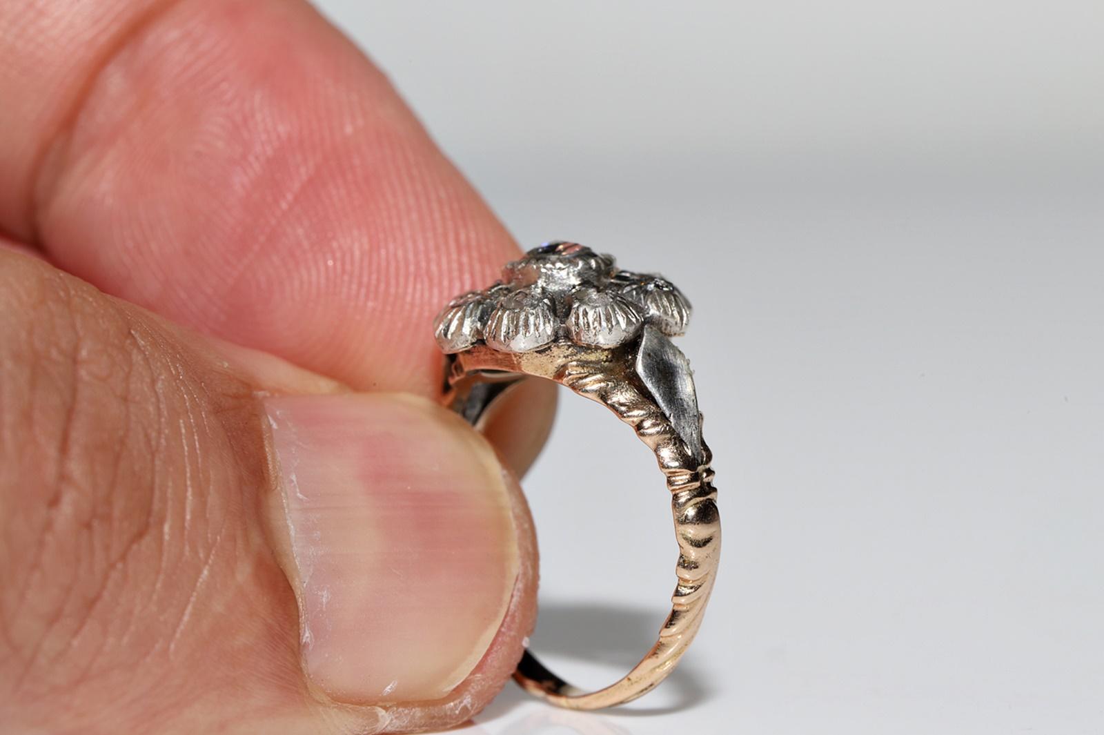 Antique Circa 1900s 14k Gold Top Silver Natural Rose Cut Diamond Decorated Ring For Sale 4