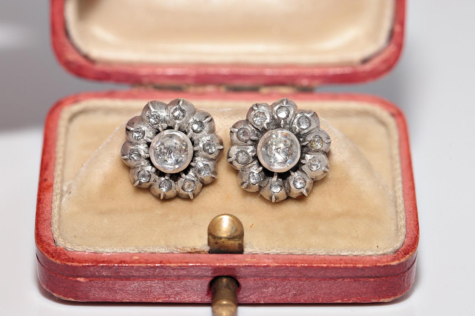 En muy buen estado.
El peso total es de 5 gramos.
Totalmente es diamante 0,70 ct.
El diamante es de color H y claridad vs.
La caja no está incluida.
Ponte en contacto para cualquier pregunta.