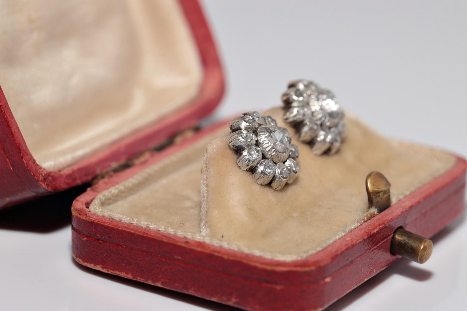 In sehr gutem Zustand.
Das Gesamtgewicht beträgt 3.2 Gramm.
Insgesamt ist Diamant 0,50 ct.
Der Diamant hat die Farbe H-I und die Reinheit S1-S2.
Die Schachtel ist nicht enthalten.
Bitte kontaktieren Sie uns bei Fragen.