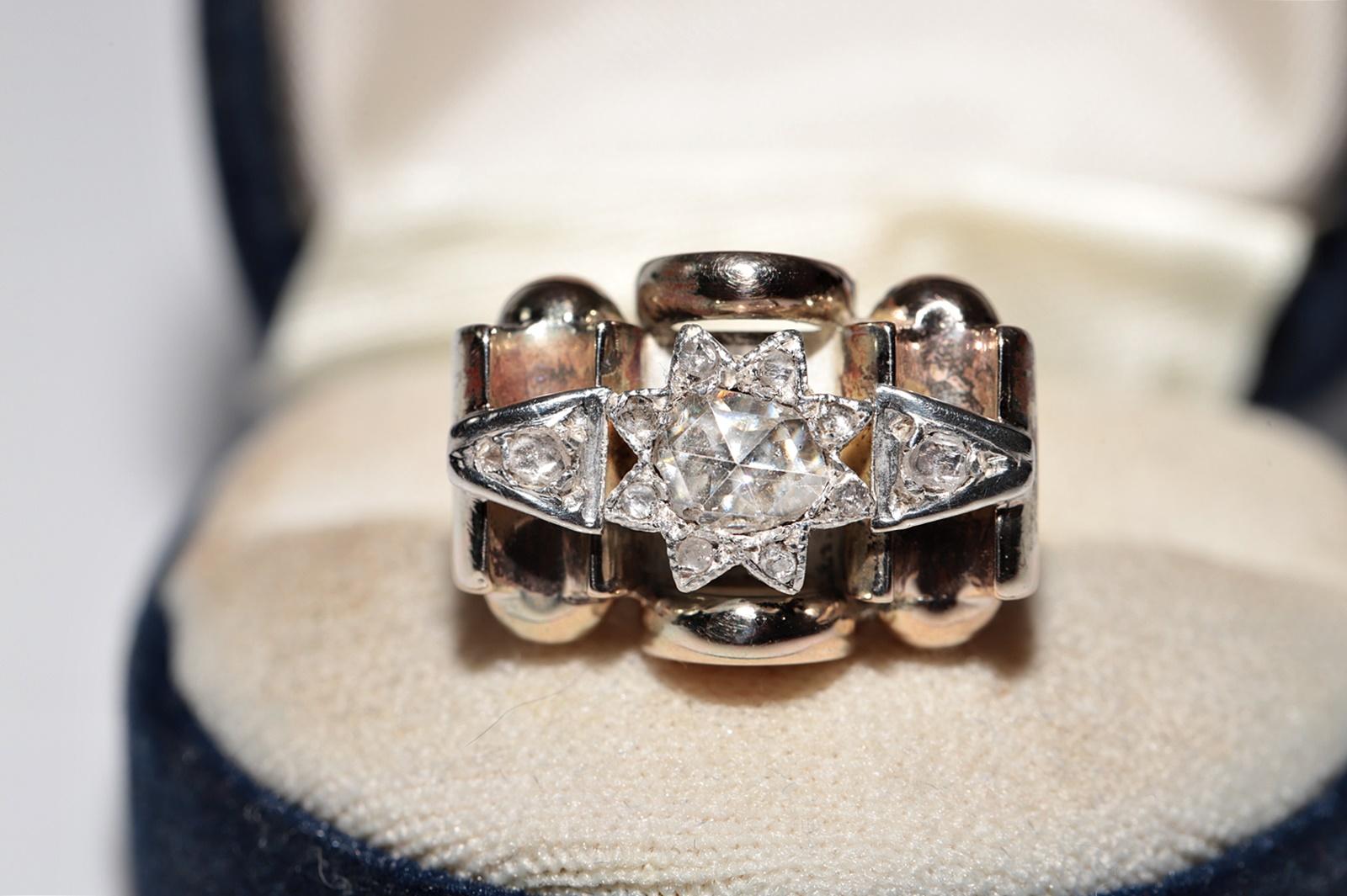 En très bon état.
Le poids total est de 7.2 grammes.
Totalement est un diamant de 0,50 ct.
Le diamant est de couleur H et de pureté S2.
La taille de la bague est de 6,5
Nous pouvons fabriquer n'importe quelle taille.
N'hésitez pas à nous contacter