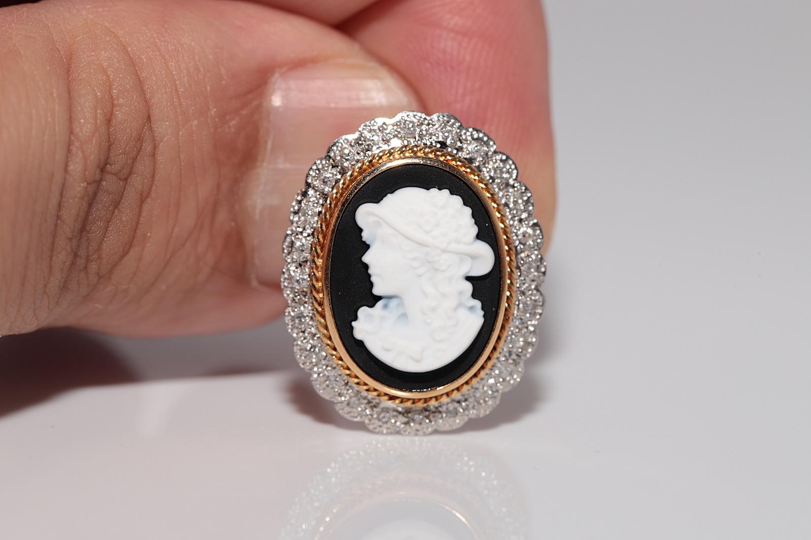 Taglio brillante Antico orecchino decorato con cammeo di diamanti in oro e platino, risalente al 1900 circa. in vendita